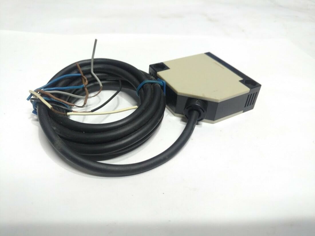 1pcs Omron Photoelectric Switch E3JK-R4M1 new in Box