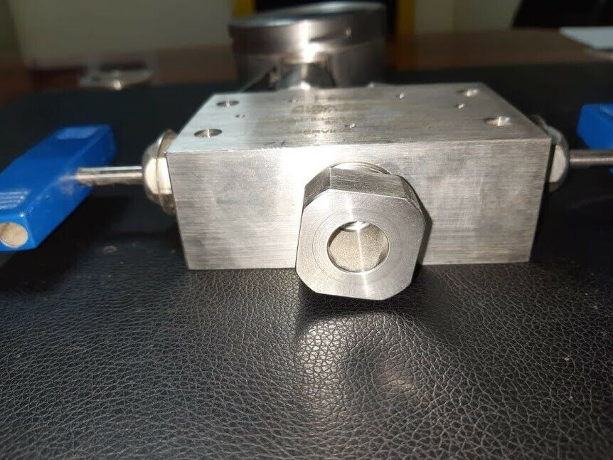 Wikai EN 837 118506EM bar Sour Gas service Pressure Gauge With Parker