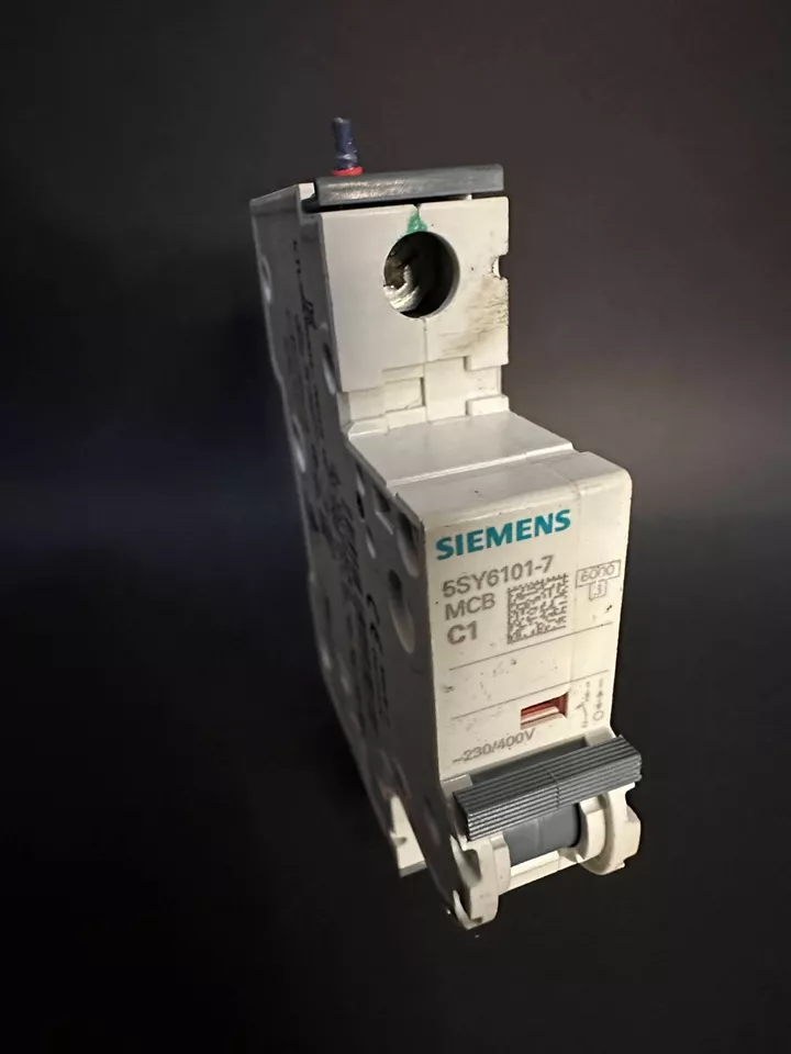 Disjoncteur SIEMENS 20A – 1 Pôle, 230/400V, Modèle 5SX2120-7, Fiable Et Neuf