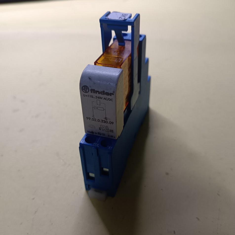 Finder 40.52 Electromagnetic Relay / 95.05 Socket / 99.02.0.230.09 Fctn ...